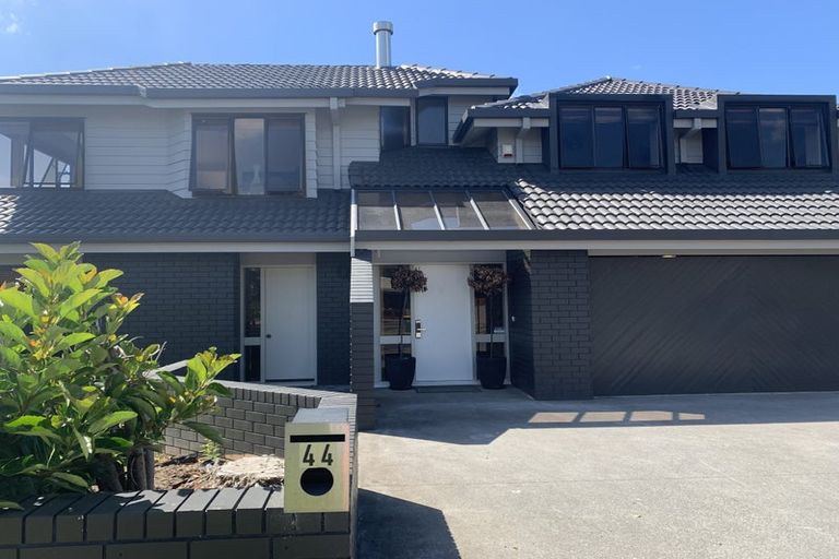 Photo of property in 44 William Bayes Place, Red Beach, 0932