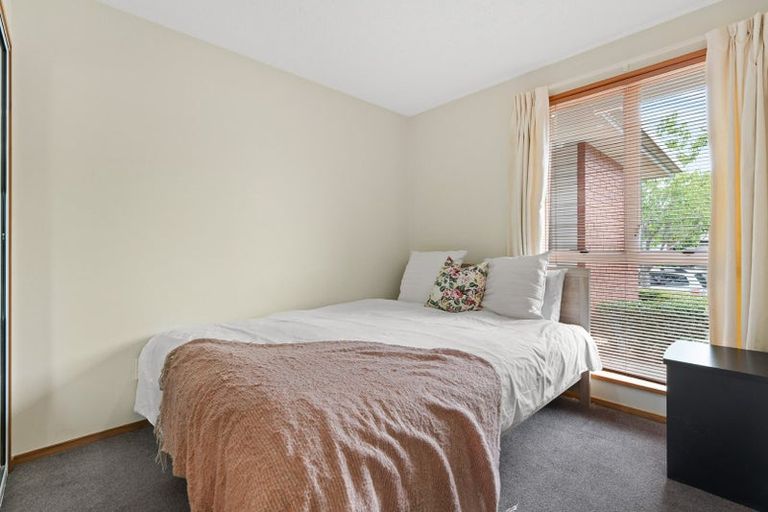 Photo of property in 1 Ilfracombe Place, Burnside, Christchurch, 8053