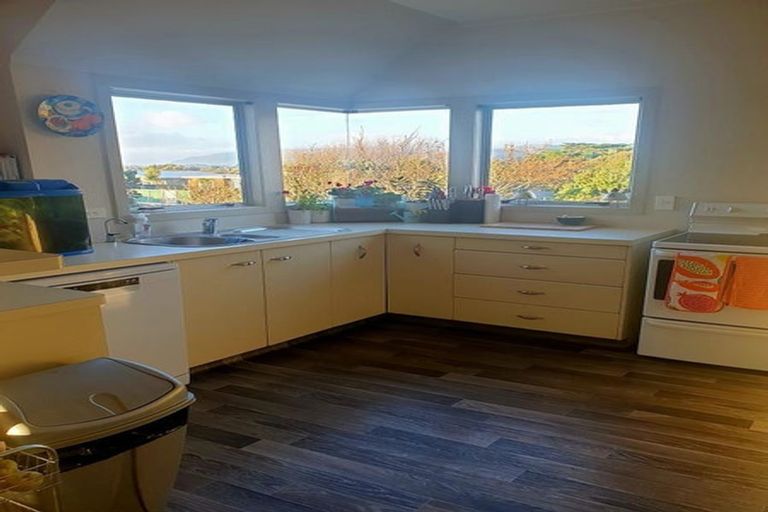 Photo of property in 121 Renown Road, Raumati South, Paraparaumu, 5032