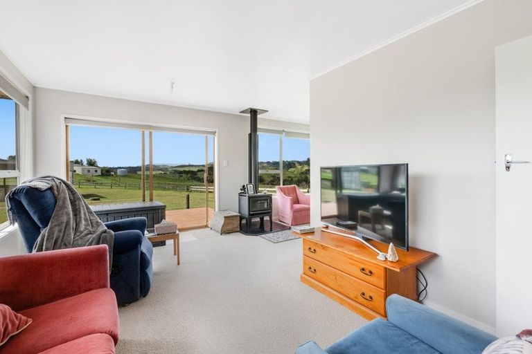 Photo of property in 47 Crosland Road, South Head, Helensville, 0874