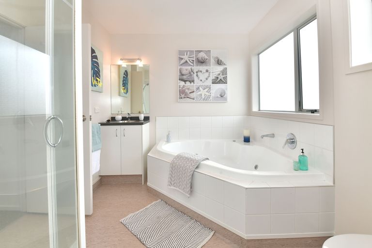 Photo of property in 2/416 Hibiscus Coast Highway, Orewa, 0931