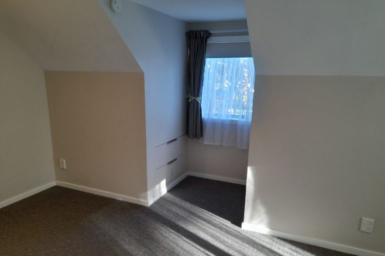 Photo of property in 62 Colchester Crescent, Newlands, Wellington, 6037