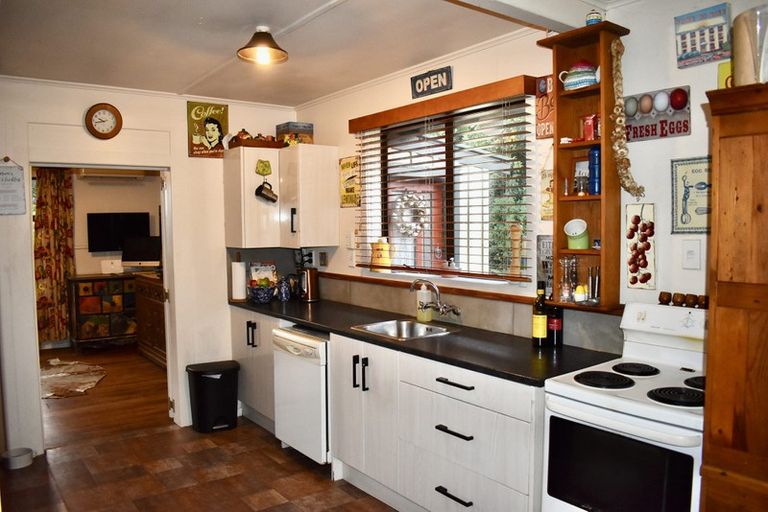 Photo of property in 22 Mahoe Street, Otaki Beach, Otaki, 5512