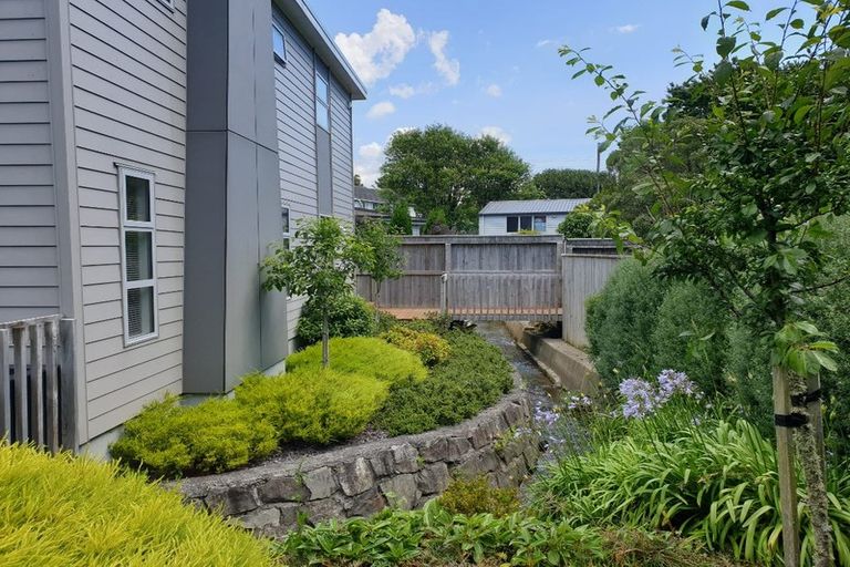 Photo of property in 2b Coates Street, Tawa, Wellington, 5028