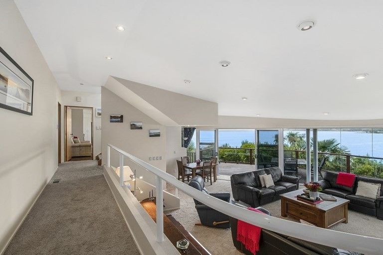 Photo of property in 28 Molyneux Close, Whitby, Porirua, 5024