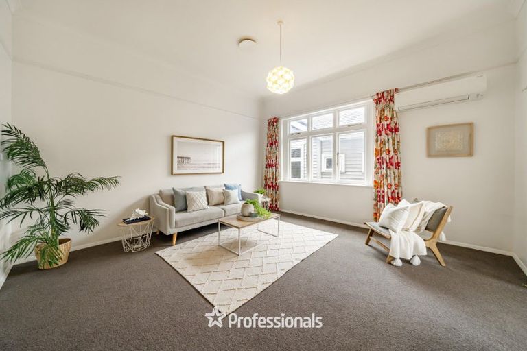 Photo of property in 79 Queens Drive, Lyall Bay, Wellington, 6022