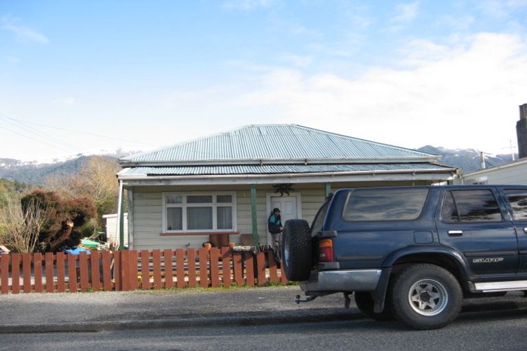 Photo of property in 17 Hart Street, Blackball, 7804