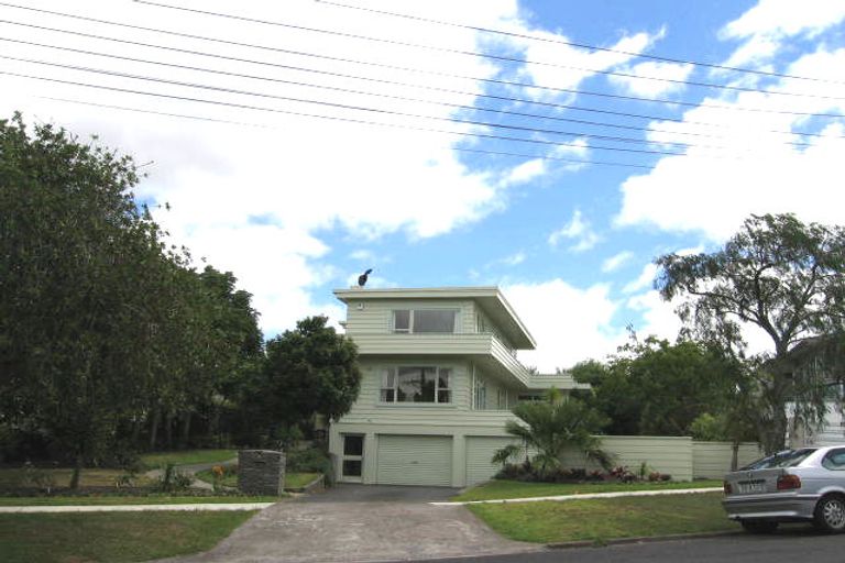 Photo of property in 12 Rangitoto Terrace, Milford, Auckland, 0620