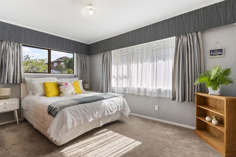 Photo of property in 8 Helvetia Drive, Browns Bay, Auckland, 0630