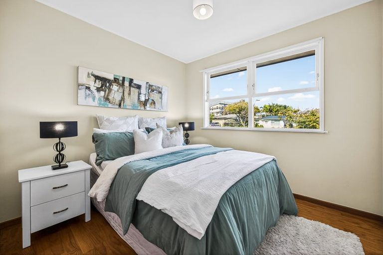 Photo of property in 12 Firle Place, Green Bay, Auckland, 0604