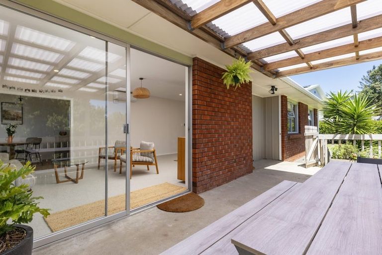 Photo of property in 1 Wirihana Road, Titirangi, Auckland, 0602