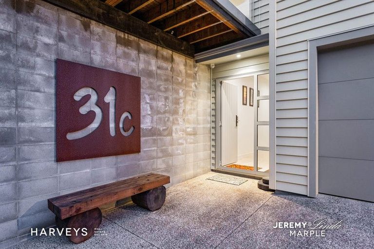 Photo of property in 31c Woodfern Crescent, Titirangi, Auckland, 0604