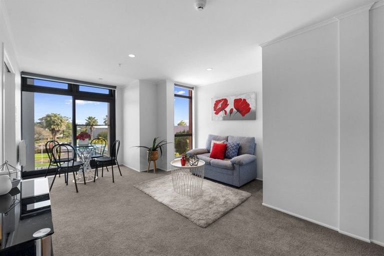 Photo of property in 1e/30 Westward Ho, Glen Eden, Auckland, 0602