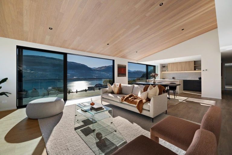 Photo of property in 6 Red Deer Rise, Kelvin Heights, Queenstown, 9300