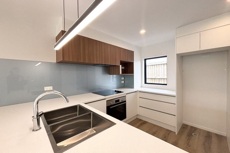 Photo of property in 4/9 Flanshaw Road, Te Atatu South, Auckland, 0610