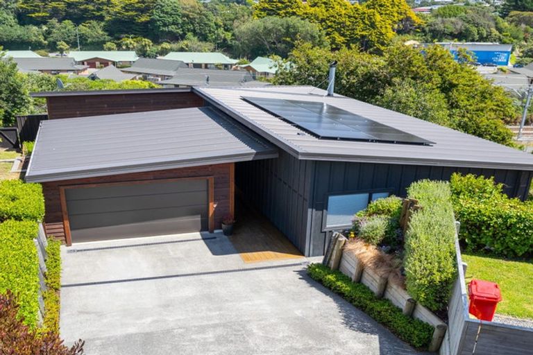 Photo of property in 4a Ryan Grove, Tawa, Wellington, 5028