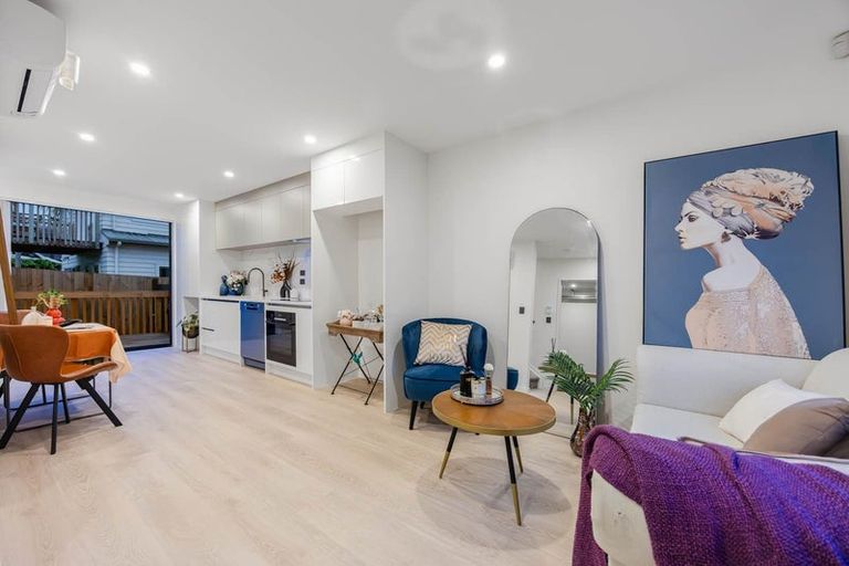 Photo of property in 25a Oteha Valley Road, Northcross, Auckland, 0632