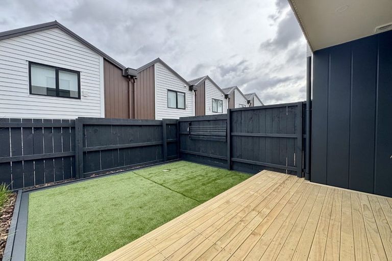Photo of property in 3/131 Lancaster Road, Beach Haven, Auckland, 0626