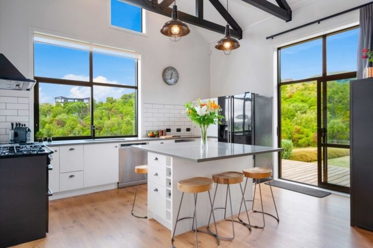 Photo of property in 2 Peregrine Place, Kinloch, Taupo, 3377