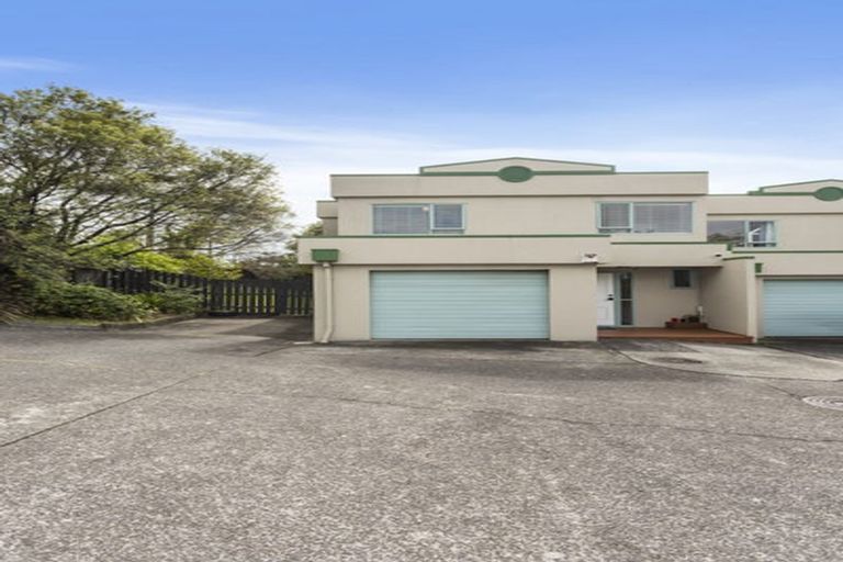 Photo of property in 1/351 West Coast Road, Glen Eden, Auckland, 0602