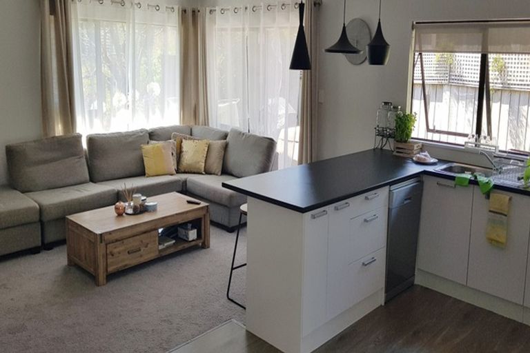 Photo of property in 1/38 Kaipatiki Road, Glenfield, Auckland, 0629