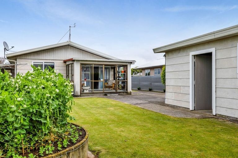 Photo of property in 18 Kamahi Avenue, Hawera, 4610