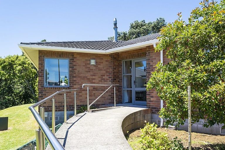 Photo of property in 12 Eton Place, Spotswood, New Plymouth, 4310