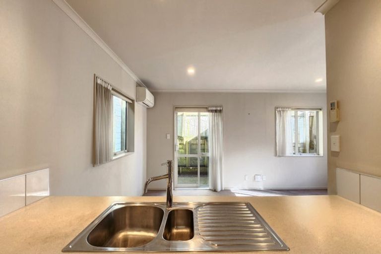Photo of property in 6/16 Black Rock Road, Newlands, Wellington, 6037