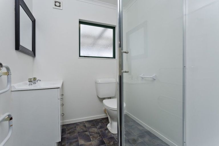 Photo of property in 33 Athena Drive, Totara Vale, Auckland, 0629