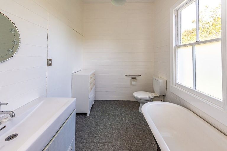 Photo of property in 26 Hussey Street, Waverley, 4510