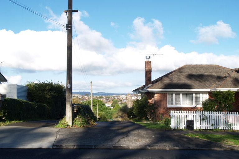 Photo of property in 2/38 Minerva Terrace, Cockle Bay, Auckland, 2014