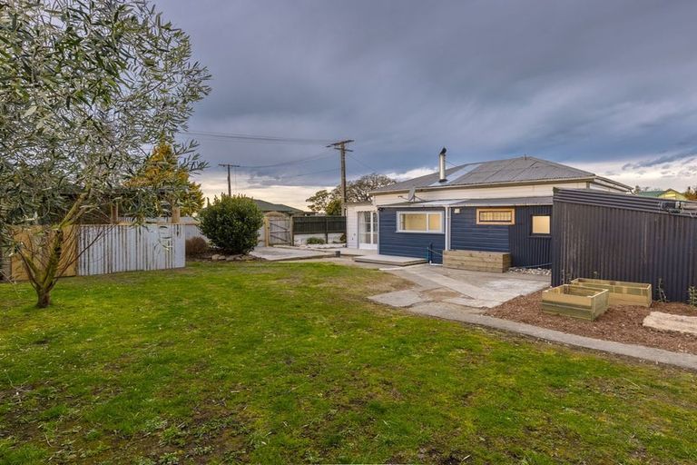 Photo of property in 12 Rhodes Street, Waimate, 7924