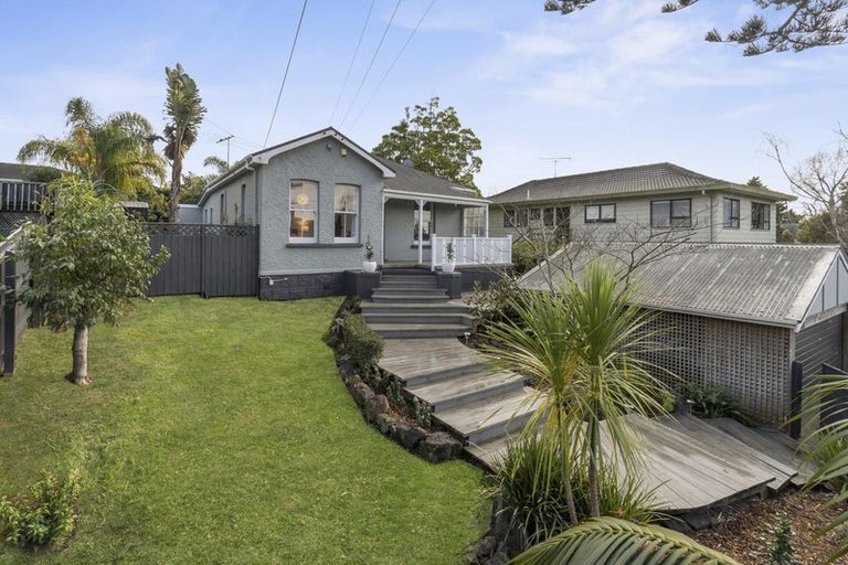 Photo of property in 13 South Lynn Road, Titirangi, Auckland, 0604