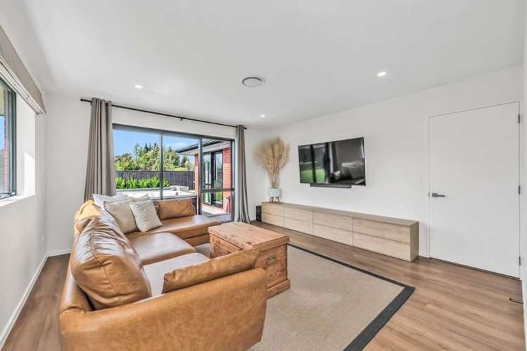 Photo of property in 15 Cedric Place, Darfield, 7510