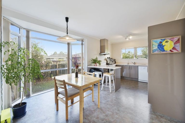 Photo of property in 2/73 Vintage Drive, Henderson, Auckland, 0612