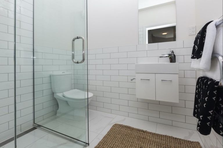 Photo of property in 21 Saint Andrews Square, Strowan, Christchurch, 8052