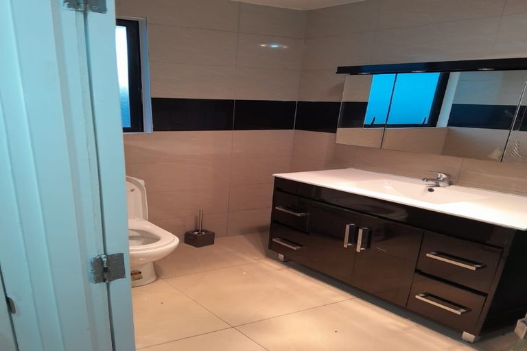 Photo of property in 14 Serrano Place, Clover Park, Auckland, 2023