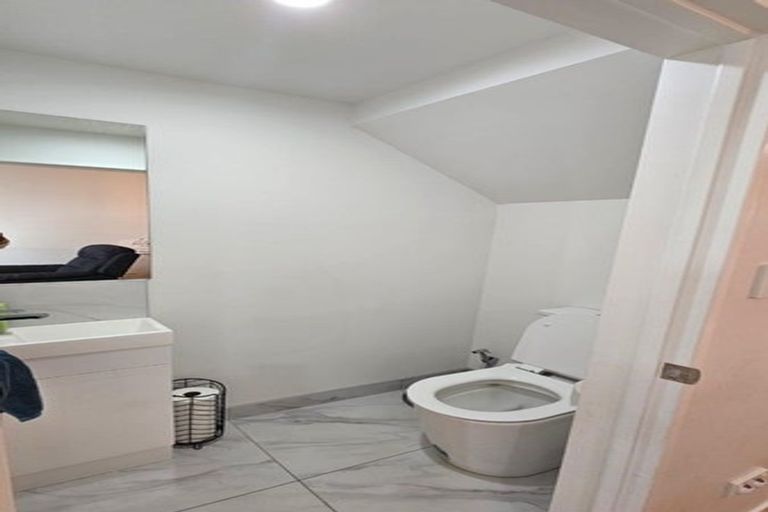 Photo of property in 9/6 Kereru Street, Henderson, Auckland, 0612