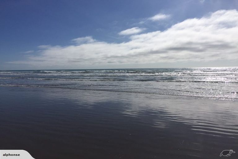 Photo of property in 16 Cathedral Road, Gore Bay, Cheviot, 7383