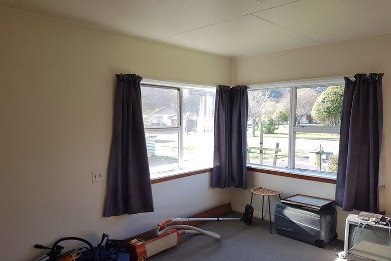 Photo of property in 37 Aylmer Street, Ross, 7812