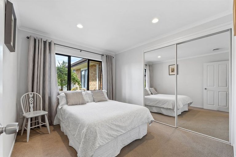 Photo of property in 17 Kate Sheppard Avenue, Torbay, Auckland, 0630