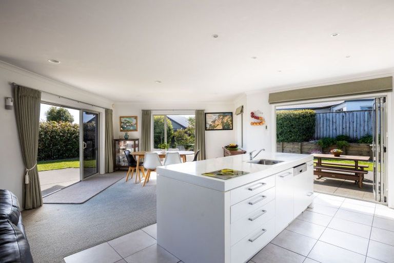 Photo of property in 12 Montrose Place, Highlands Park, New Plymouth, 4312