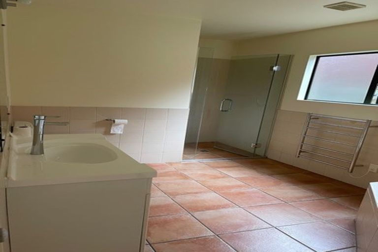 Photo of property in 2b Spencer Road, Pinehill, Auckland, 0632