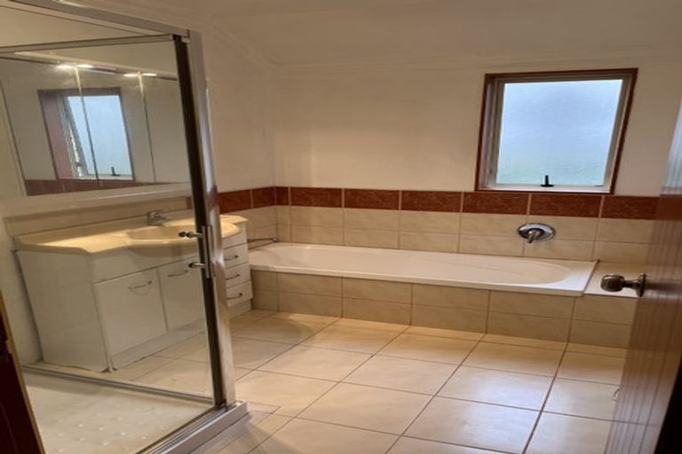 Photo of property in 3 Lake Panorama Drive, Henderson, Auckland, 0612