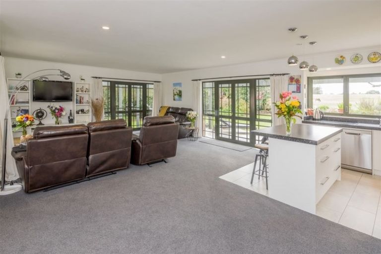 Photo of property in 10 Clifford Close, Levin, 5510