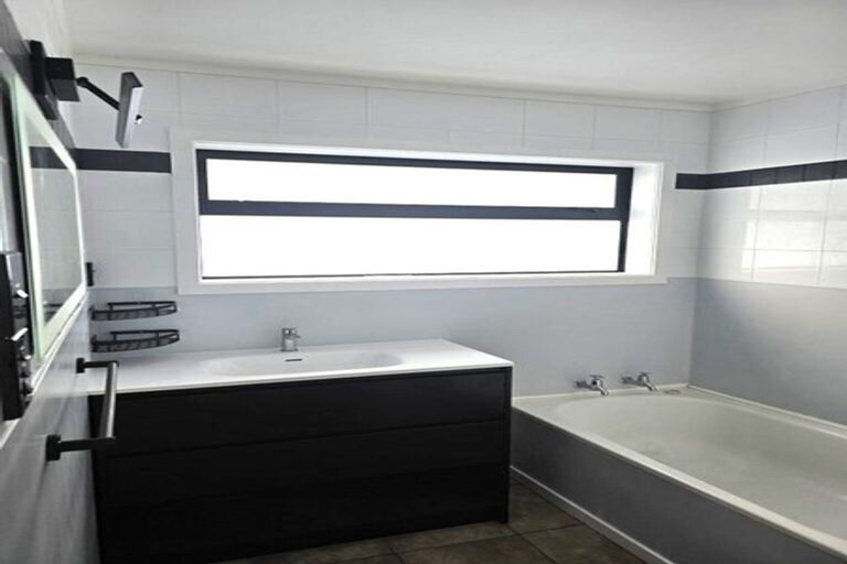 Photo of property in 68 Welcome Bay Road, Welcome Bay, Tauranga, 3112