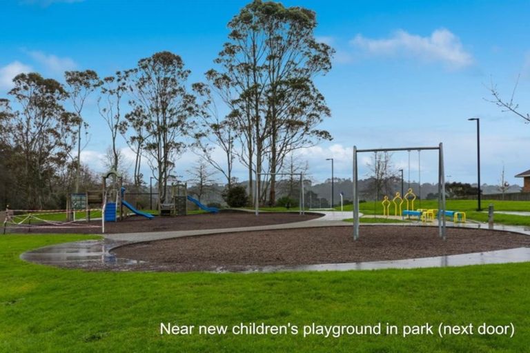 Photo of property in The Haven, 5/120 Beach Haven Road, Beach Haven, Auckland, 0626