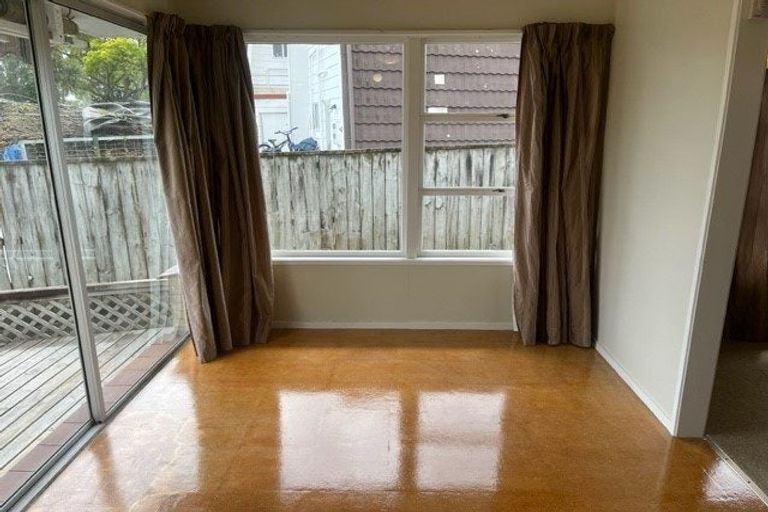 Photo of property in 4 Cromdale Avenue, Highland Park, Auckland, 2010