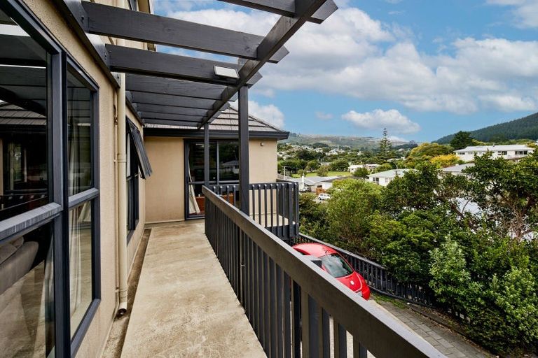 Photo of property in 12a Redwood Avenue, Tawa, Wellington, 5028