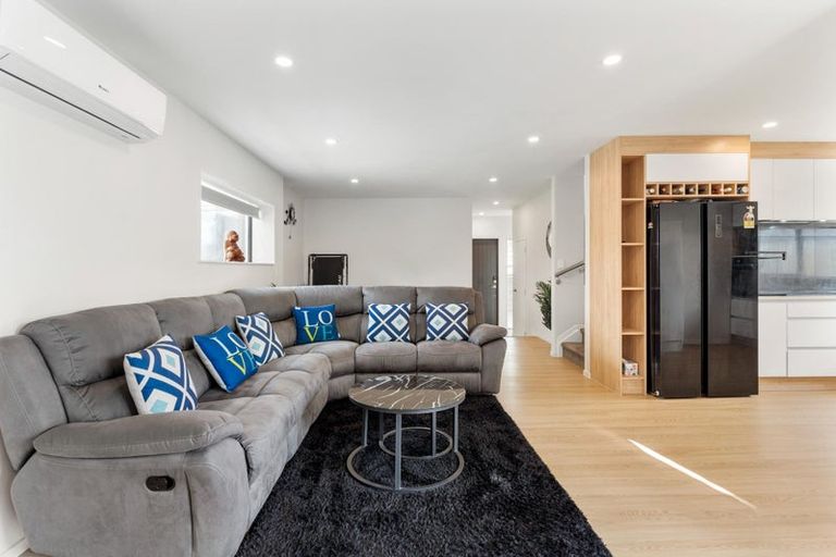 Photo of property in 86a Kelman Road, Kelston, Auckland, 0602